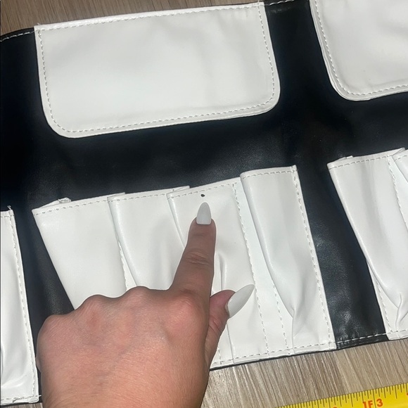 Makeup Brushes Organizer Black and White Tool Organizer (READ DESCRIPTION) - Picture 3 of 10